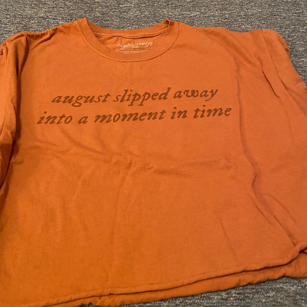“August slipped away” cropped tee